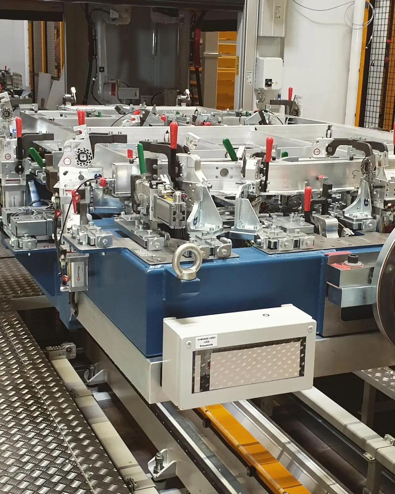 Automated clamping station with pneumatics