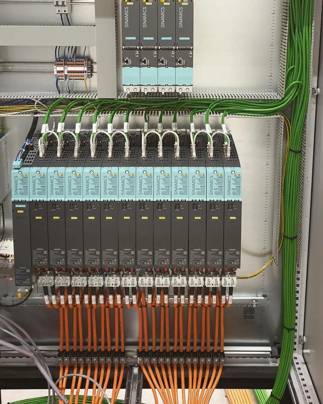 Drive cabinet with Sinamics converters